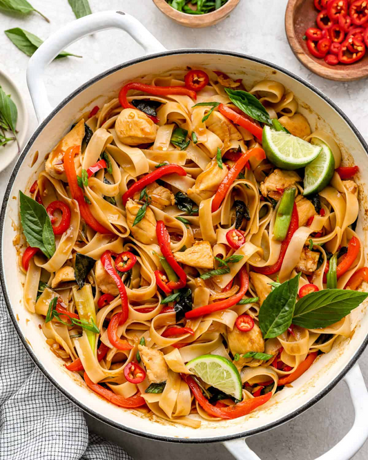 Thailändsk Wok med Kyckling och Thai-Basilika